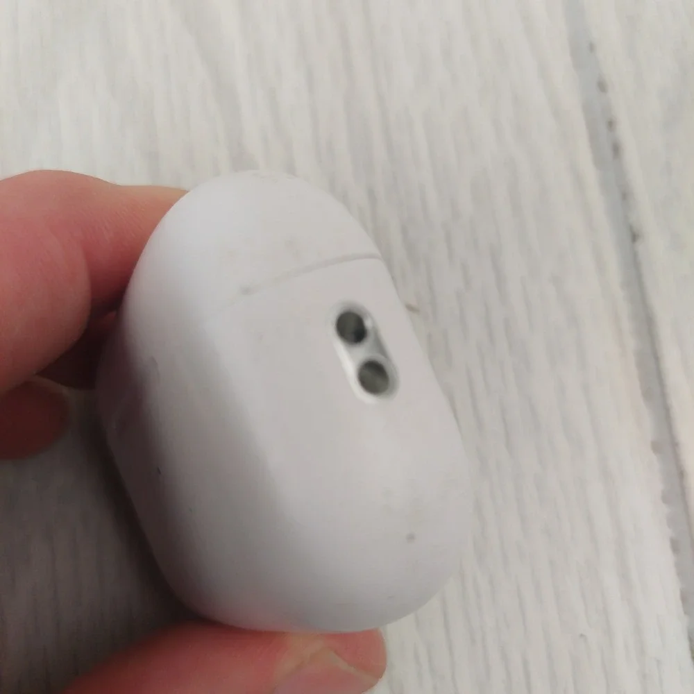 Apple AirPods Pro 2nd Gen A2968 Charging Case Only OS White USB-C MagSafe